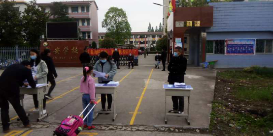 沅江市草尾镇中心学校在物资设施准备充分的基础上,实施错峰