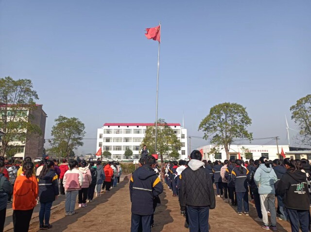 沅江市南大膳镇北大学校：车祸无情 人间有爱